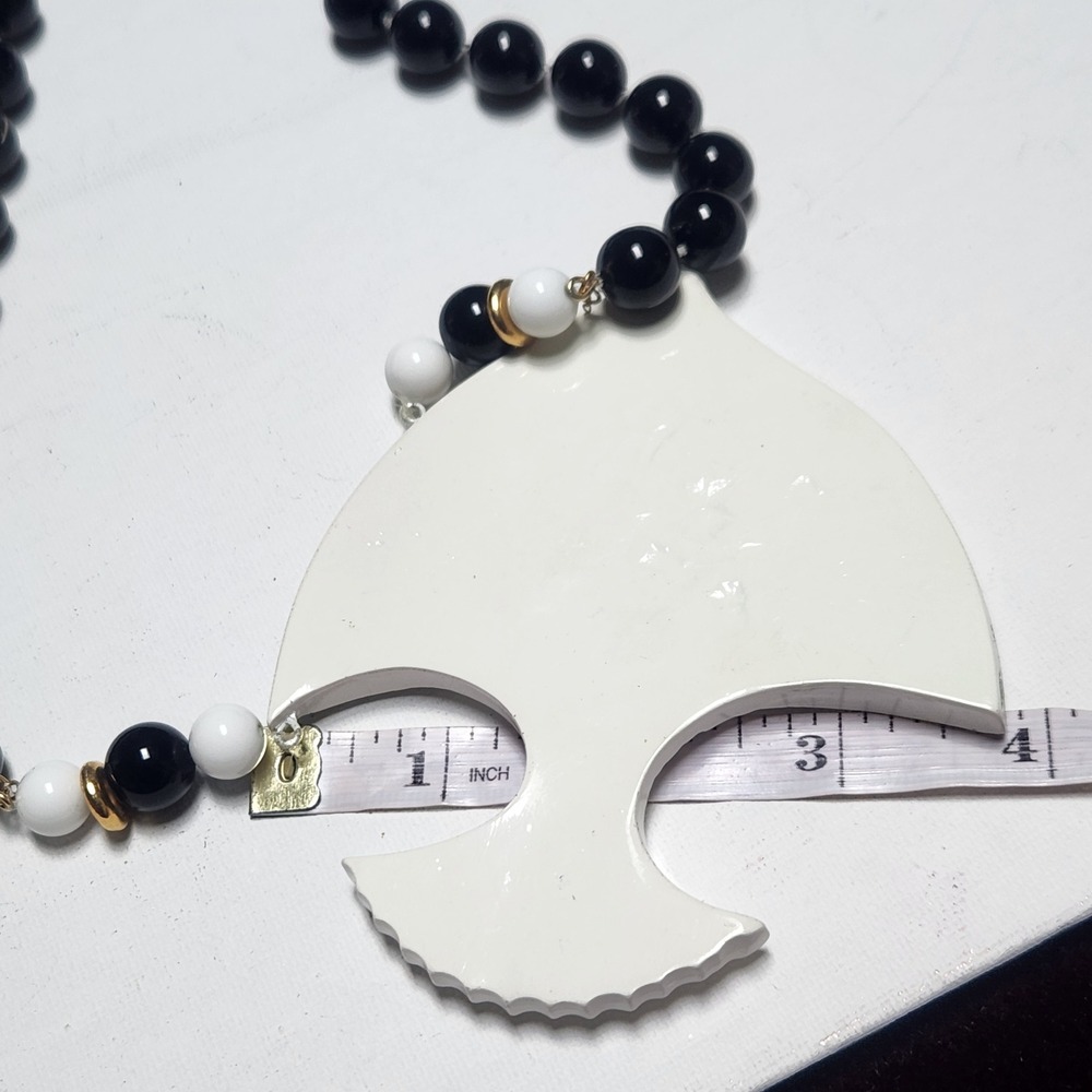 Vintage White wooden Fish Pendant Necklace Black Beaded Statement Jewelry Gold - Picture 13 of 14